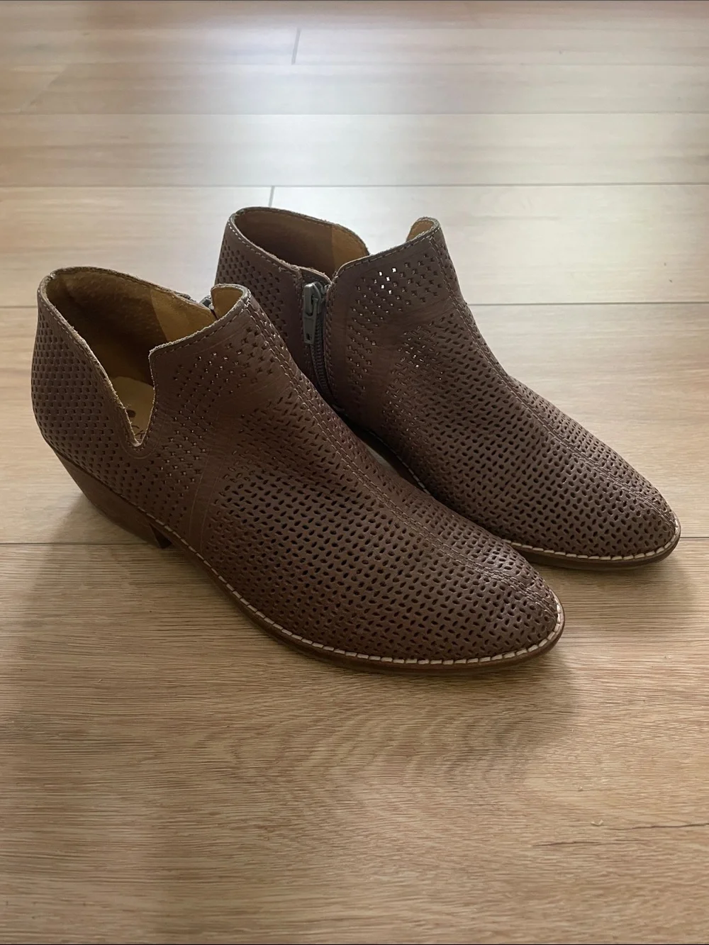 Lucky Brand Brown Perforated Leather Flats Casual 7.5 Slip on #11